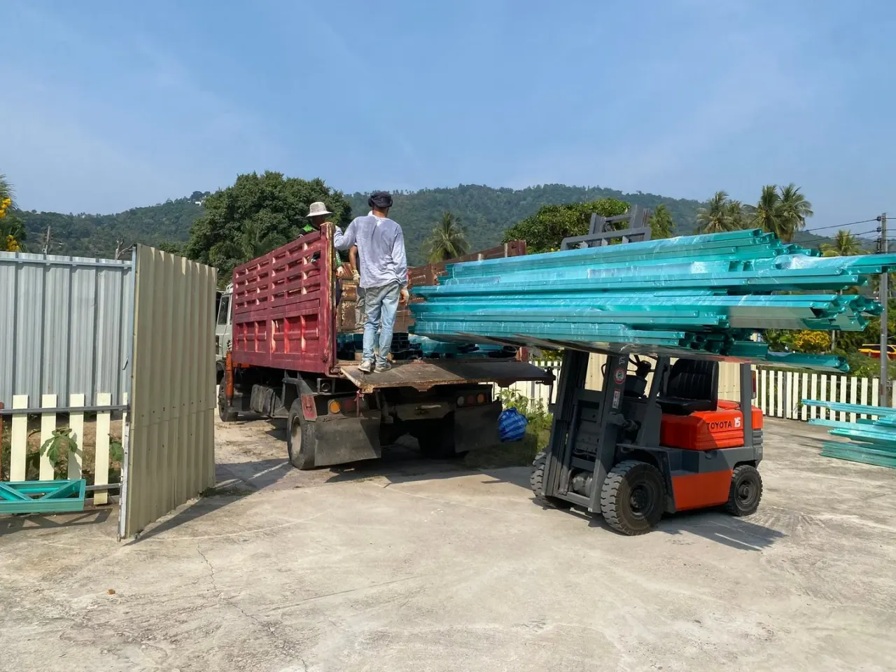 Loading steel structures onto the truck using a forklift at the supplier warehouse