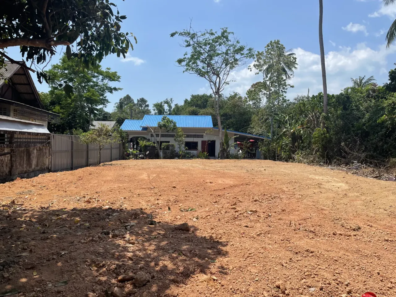 Final result - plot raised by 40 cm, leveled and ready for construction