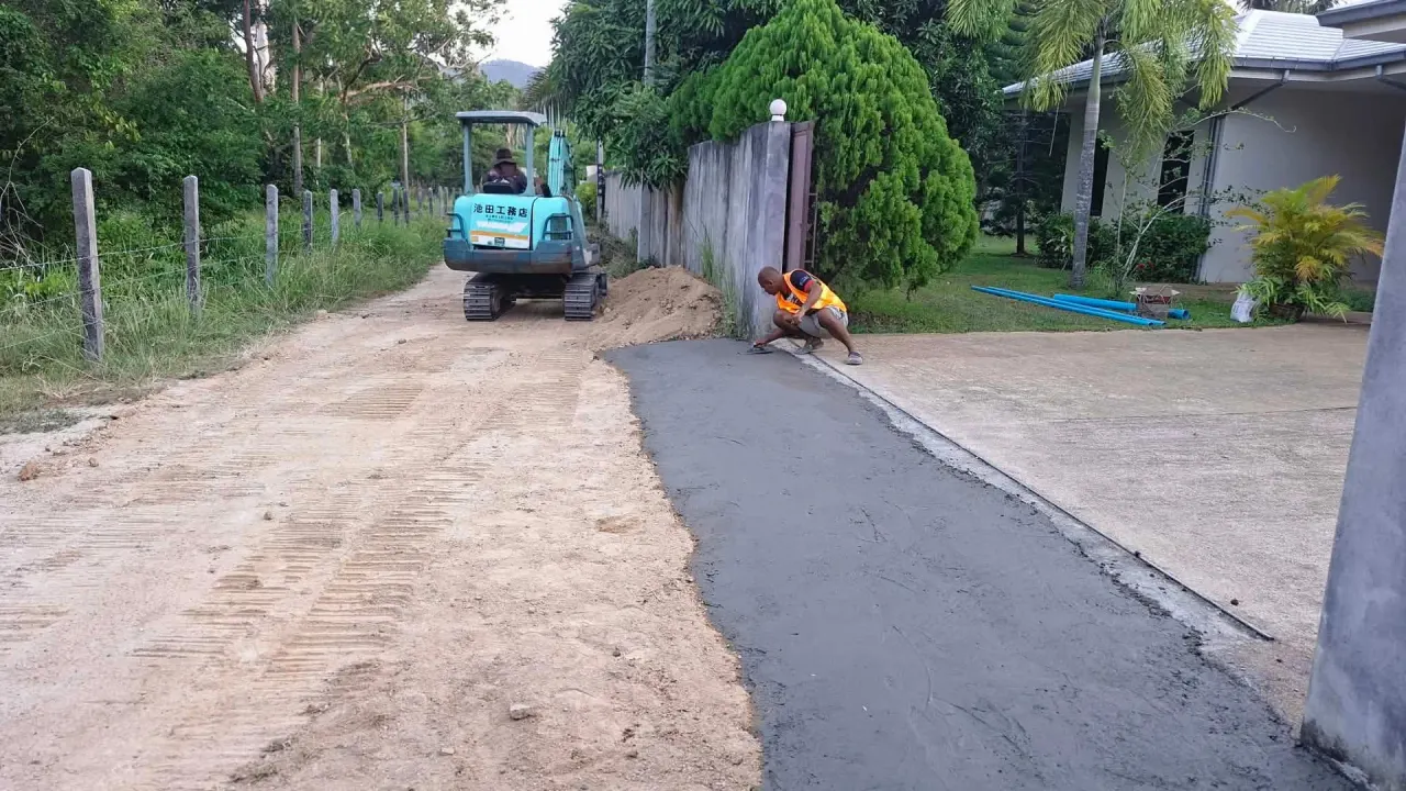 Concreting the driveway with a reinforced base for heavier loads