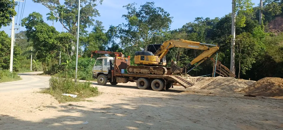 Excavator delivery to construction site on Koh Samui