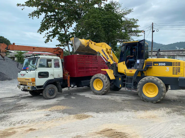 Dump Trucks & Transport
